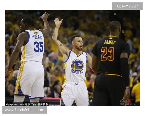 2017年NBA总决赛第三场勇士击败骑士杜兰特关键三分锁定胜局 2017年NBA总决赛第三场勇士击败骑士杜兰特关键三分锁定胜局